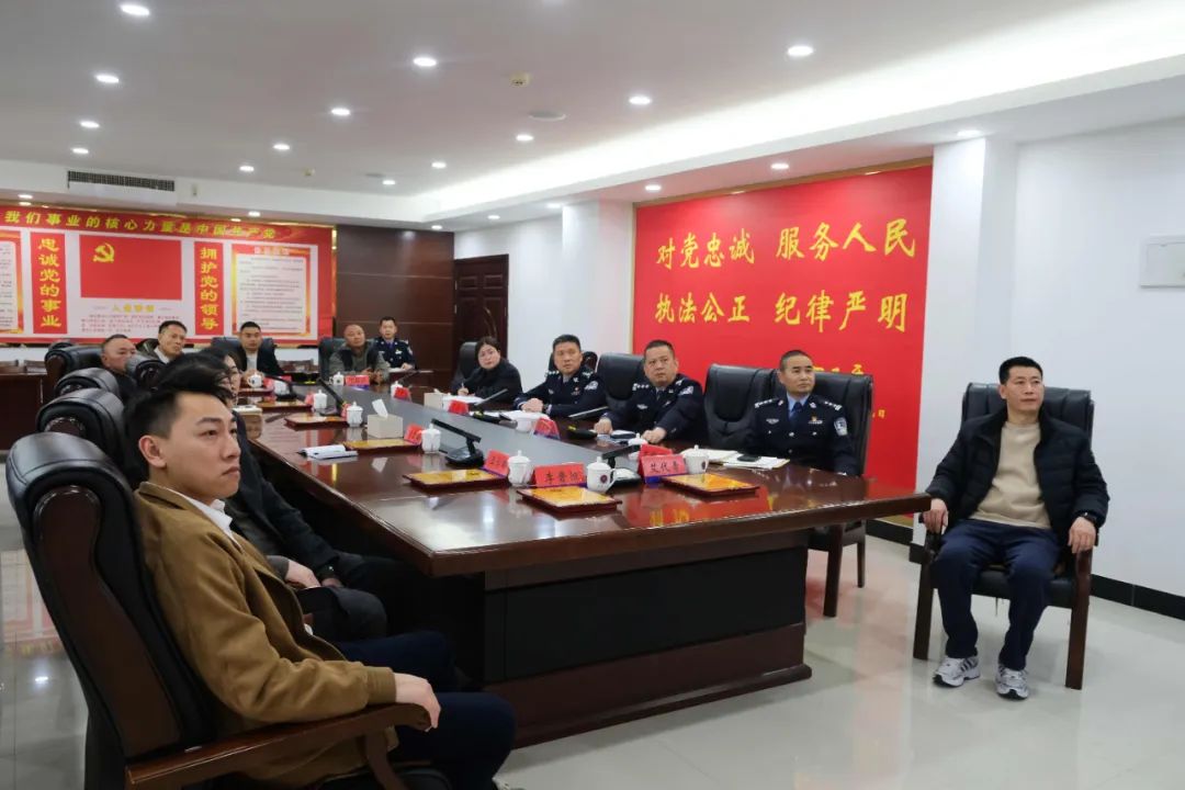 熱烈祝賀易順建工集團有限公司總經(jīng)理李晉恒受聘松溪縣公安局黨風(fēng)政風(fēng)警風(fēng)監(jiān)督員